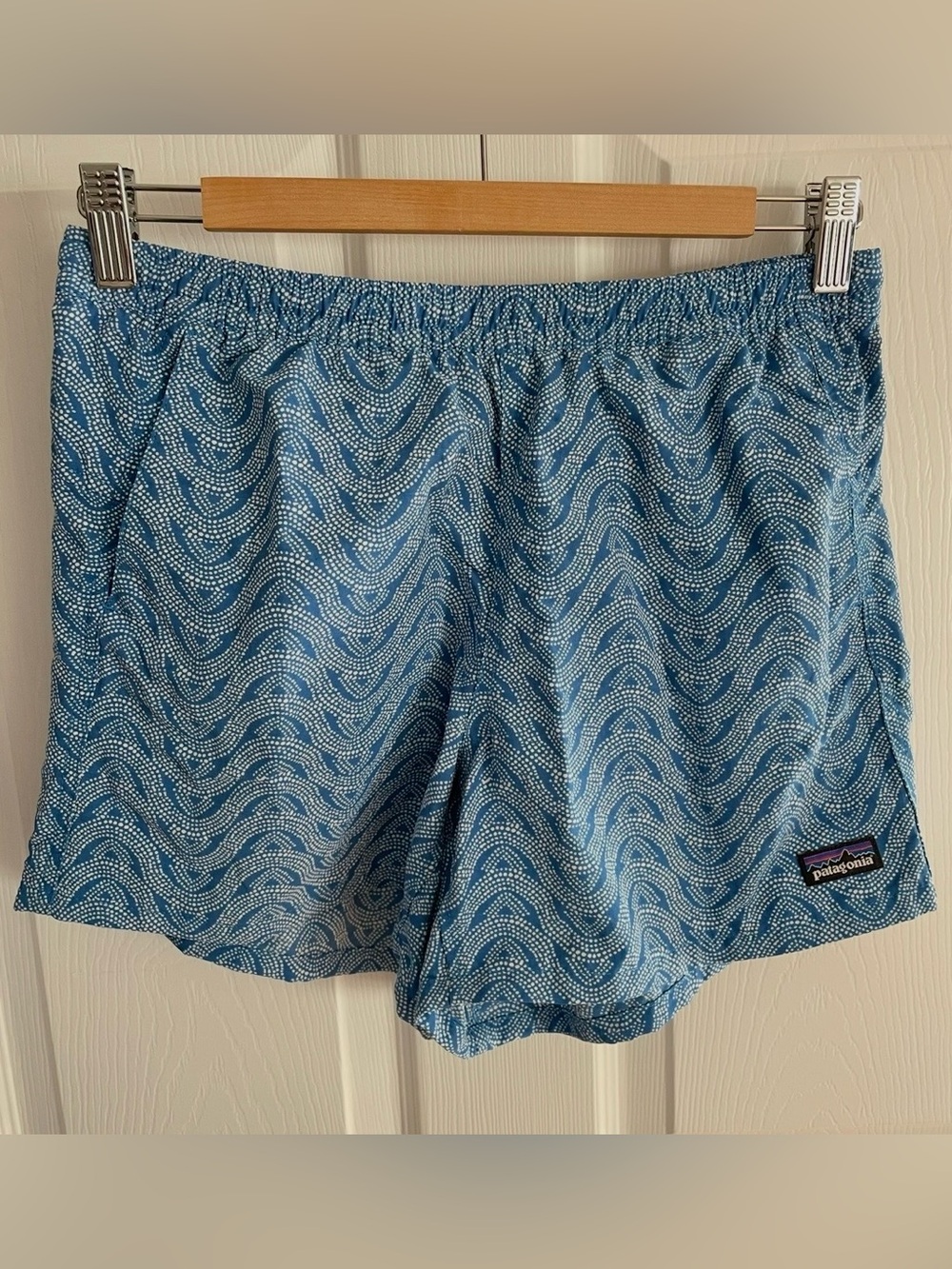 Patagonia women’s baggies in bluff river port blue size small